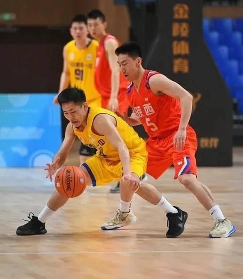 九游体育娱乐-包含冲刺阶段体能课后，深圳男篮战术微调备战社区盾，更衣室稳定，赛程密集仍需轮换的词条